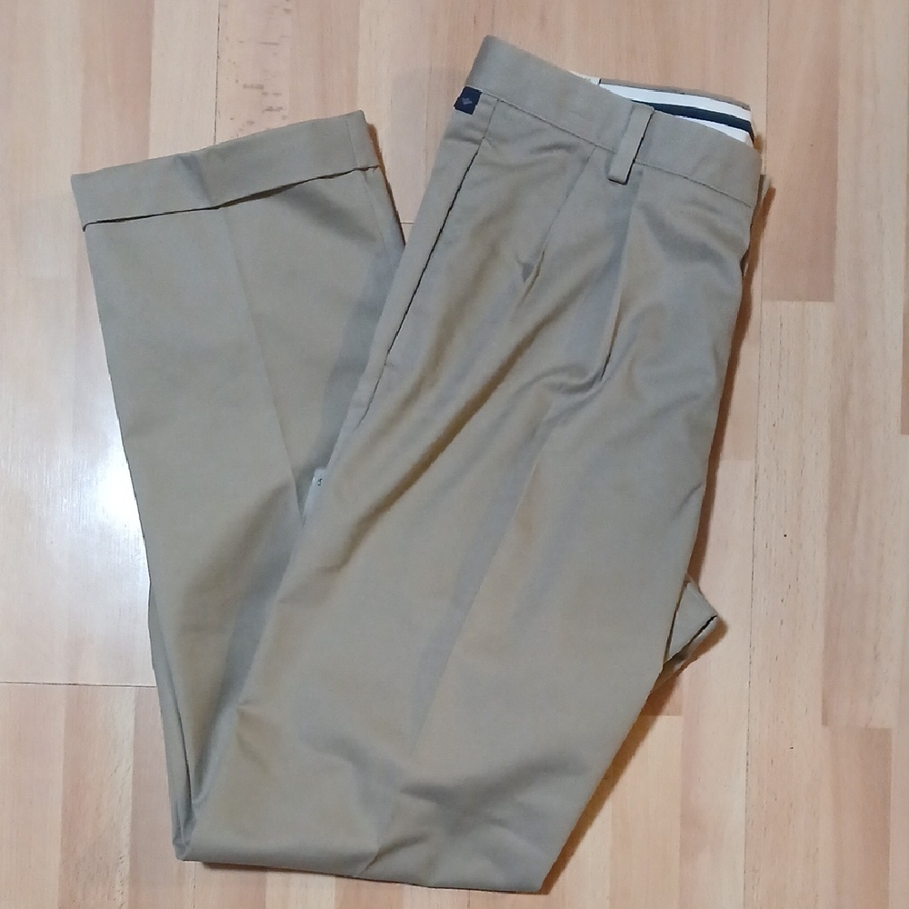 NWOT Dockers Men's Khaki Chinos Size 34x32